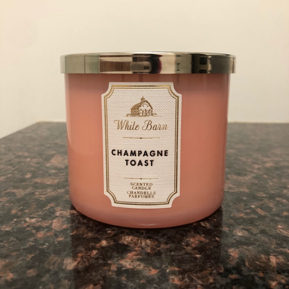 NWOT 🥂Champagne Toast 3 Wick Candle